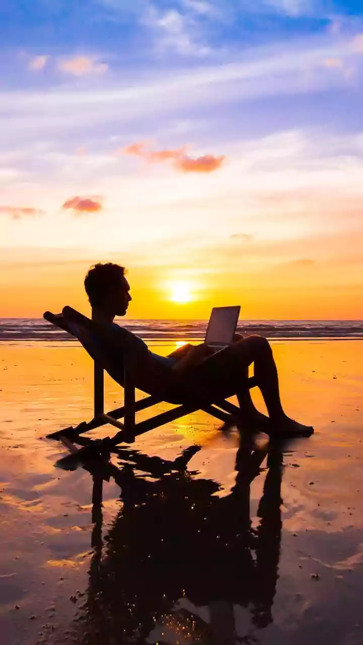 Remote Teams Adopt Core Hours To Prevent Late-Night Message Fatigue