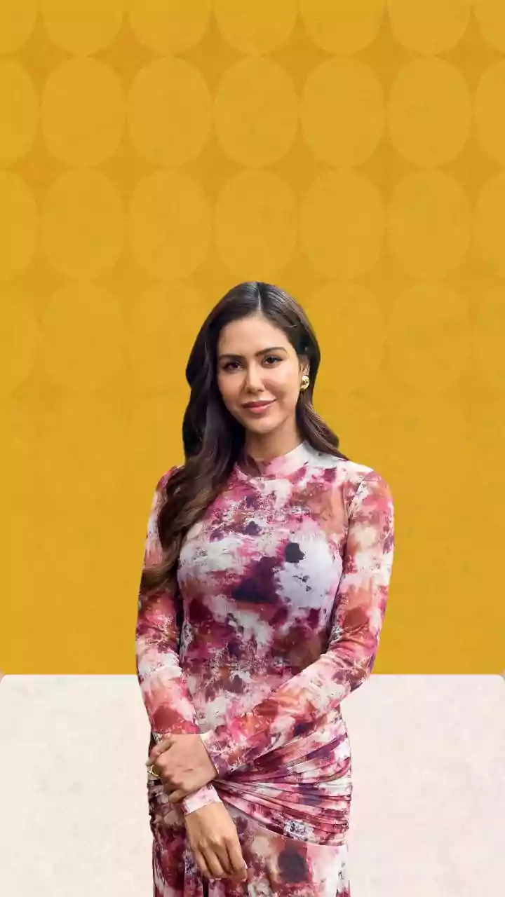 Sonam Bajwa Calmly Clicks Selfies With Officers At Border 2 Musical Event