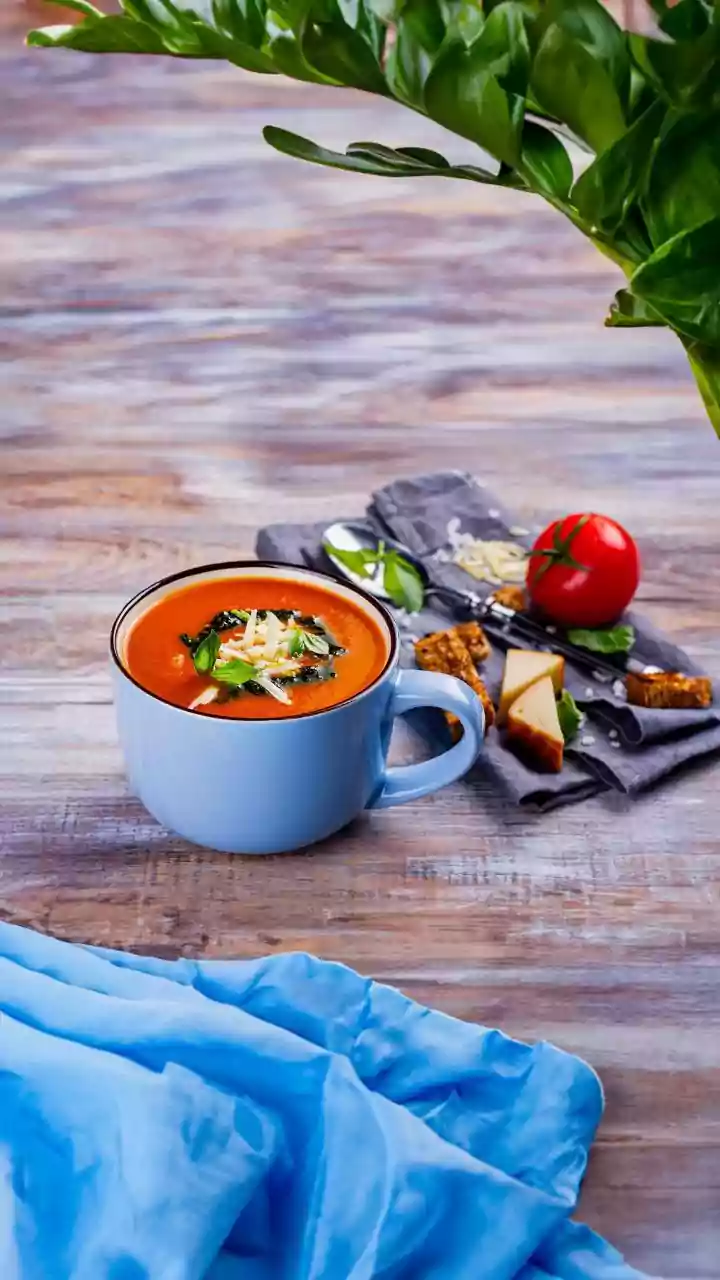 Sopa de tomate com queijo quente: confira receita que viralizou nas redes sociais