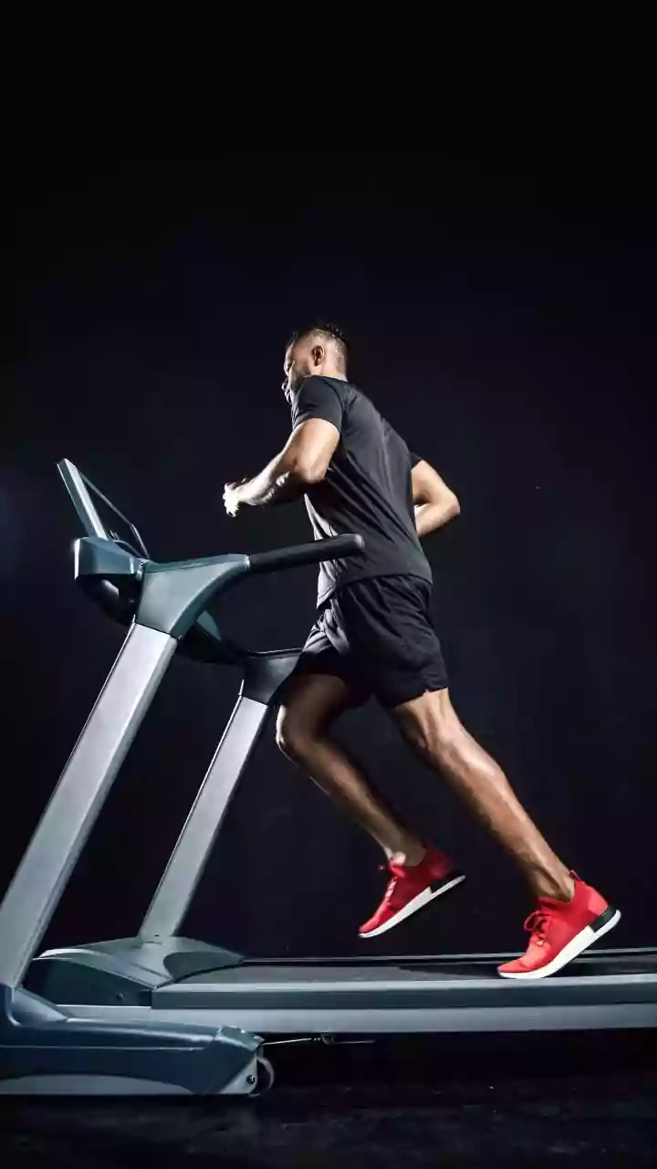Correr na esteira faz perder barriga?