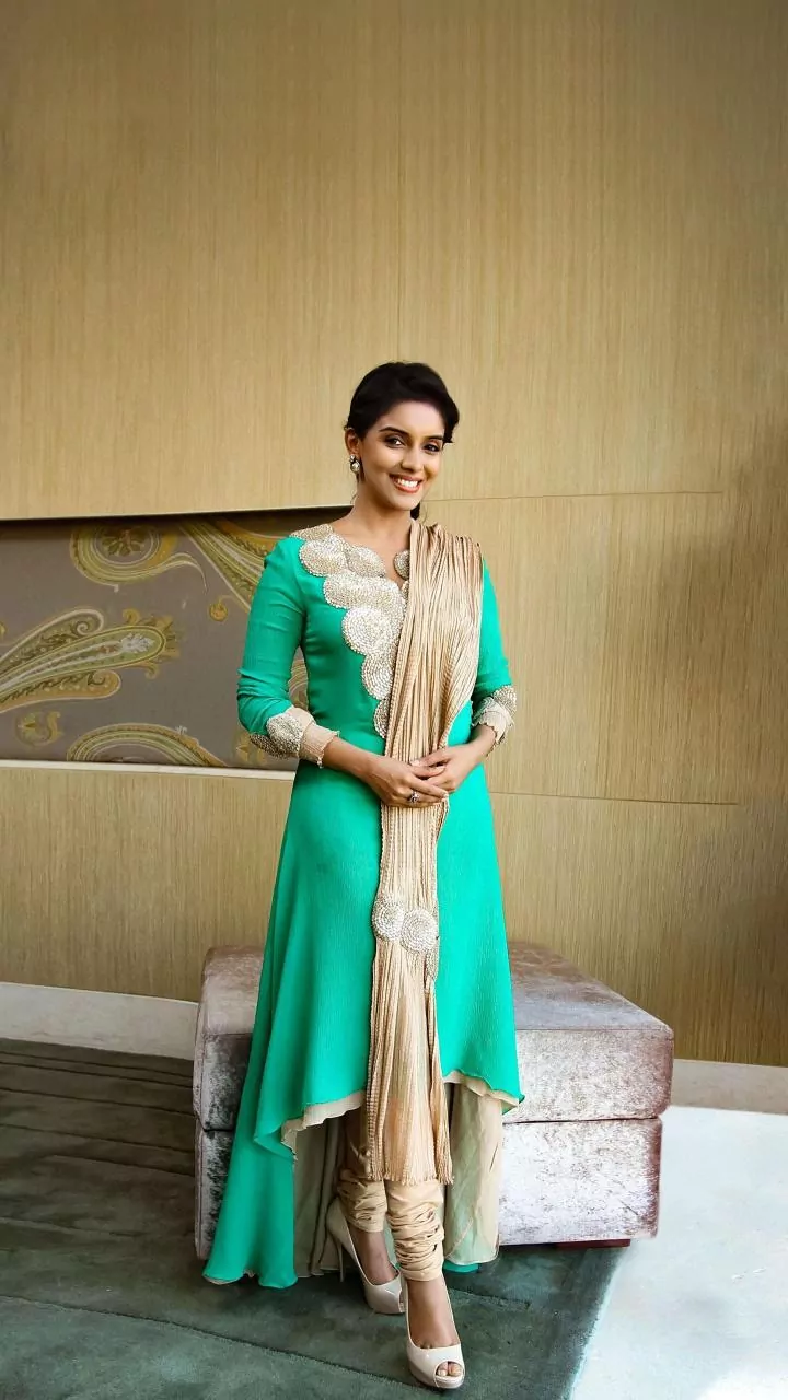 How to style churidar for winter parties