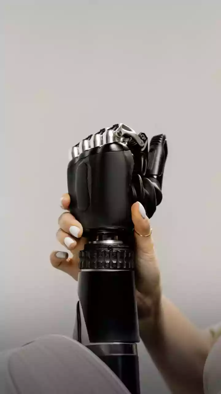 Robots Get Sensitive: Electronic Skin Learns to Feel and React to Touch!