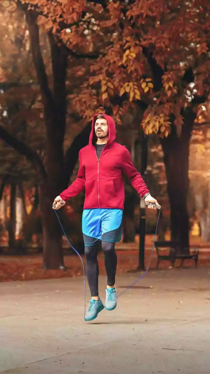 Cold winds grip Delhi-NCR; cardiologist warns of heart attack risk