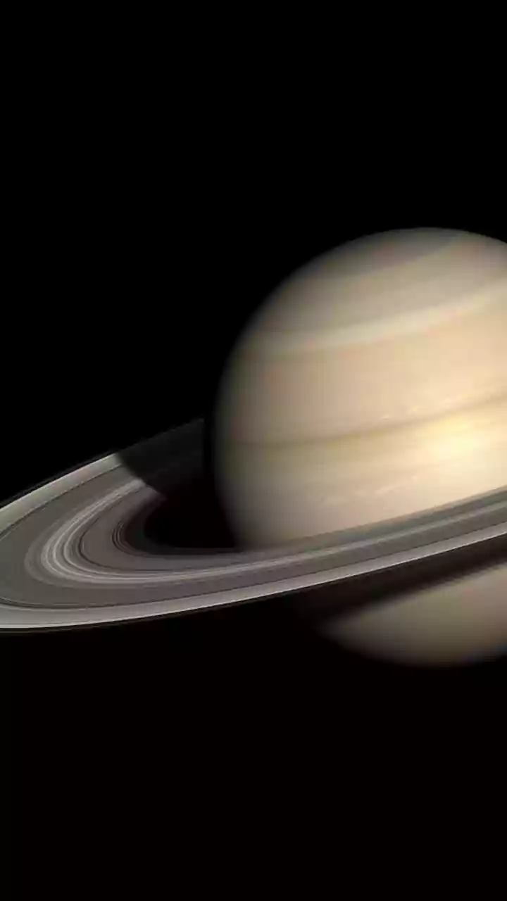 Saturn Glows With Yellowish Tint In Early Eastern Sky