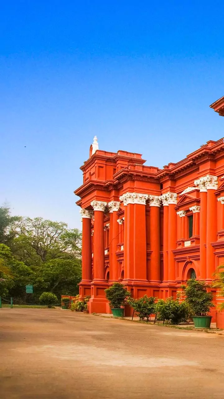 Karnataka govt directs officers to respond to calls from elected representatives