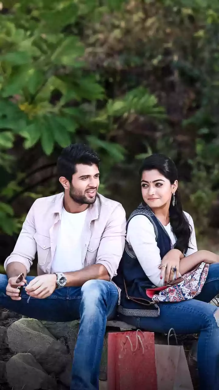 Rashmika Mandanna Jets Off With Vijay Deverakonda And His Family Ahead Of Her 30th Birthday | Watch