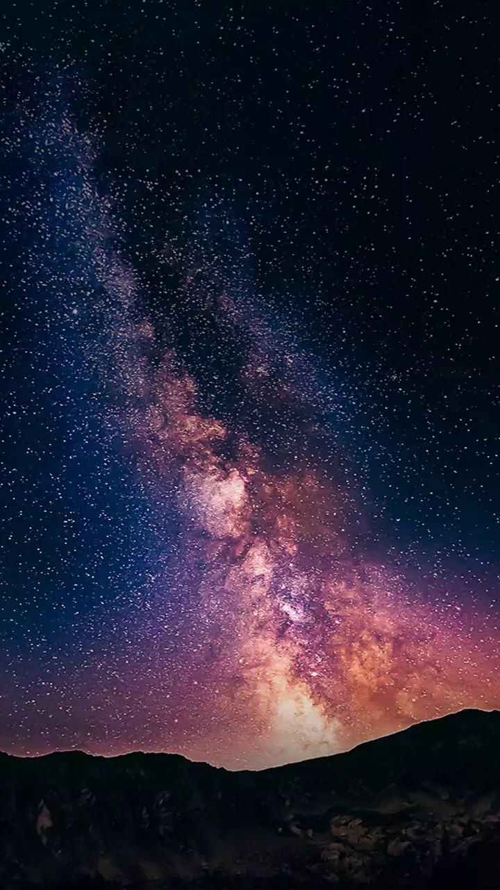 Zodiac Love Forecast: Navigating Relationships on May 6, 2026