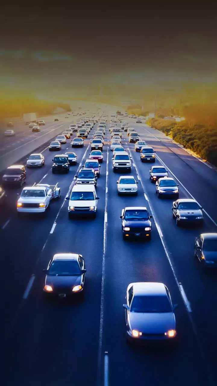 Traffic jams on Mumbai-Pune Expressway on 'Missing Link' project inauguration day; CM apologises