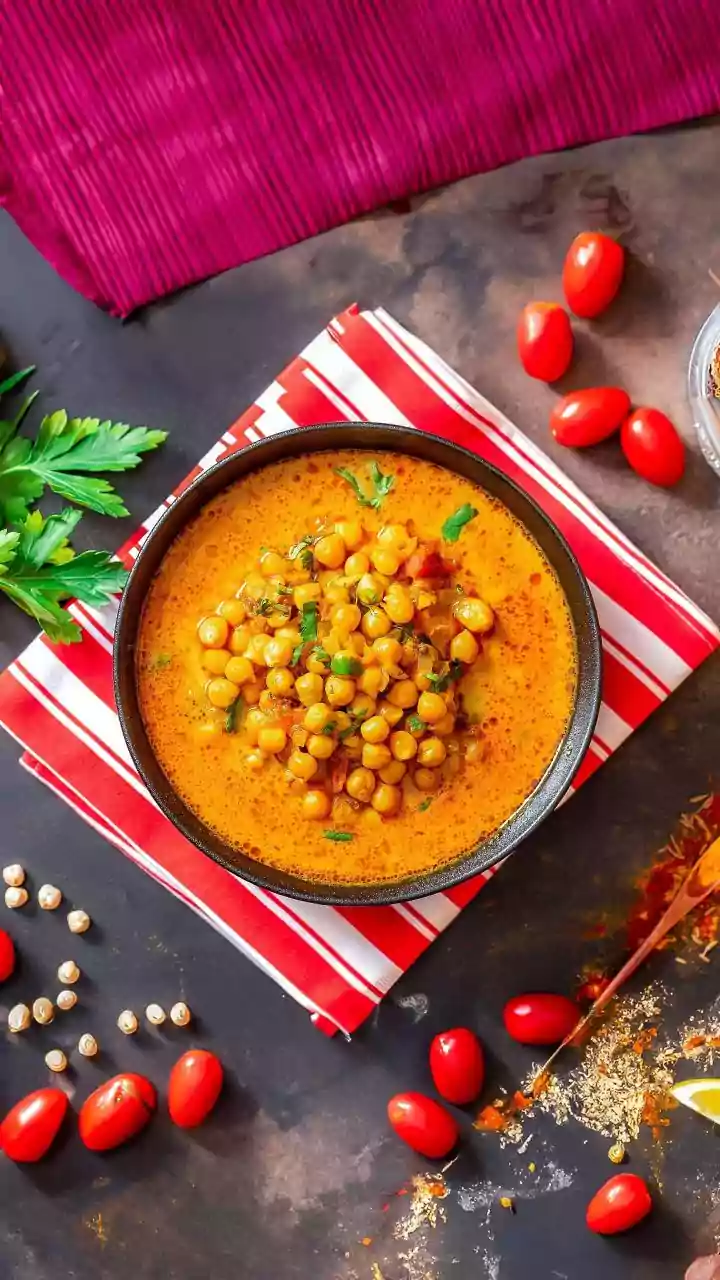 How to make chickpea-tomato curry