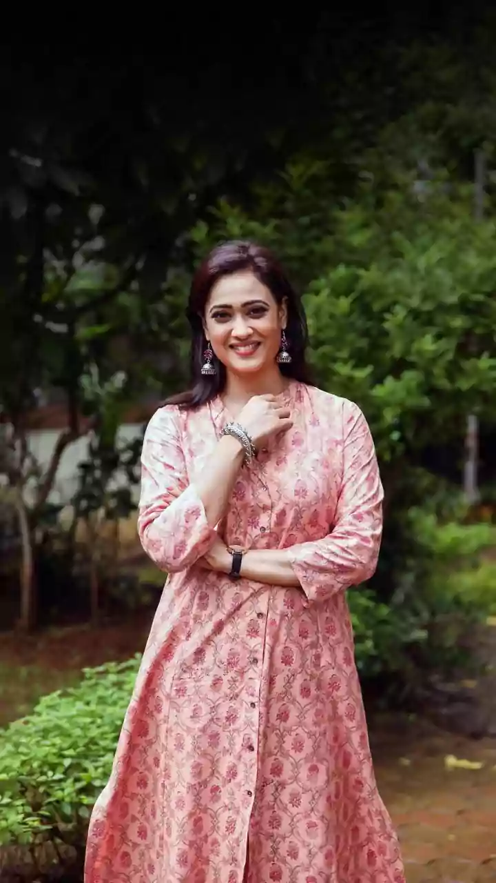 Wear Soothing Earthy Pastel Cotton Kurtas For Festive Wardrobe Inspiration