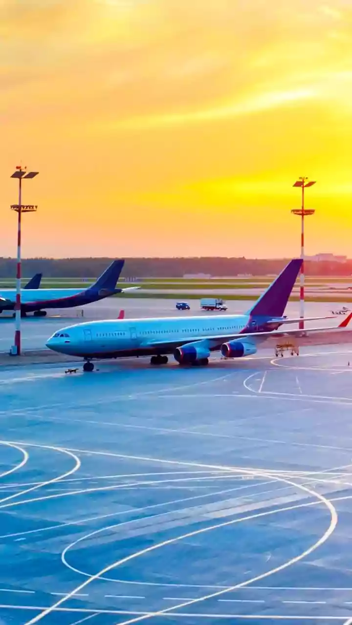 Delhi Airport Chaos: Delays, Departures & Details