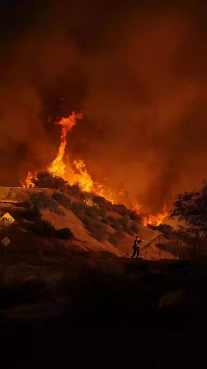 Thick smoke over Ghazipur landfill site, 2 fire tenders rushed to spot