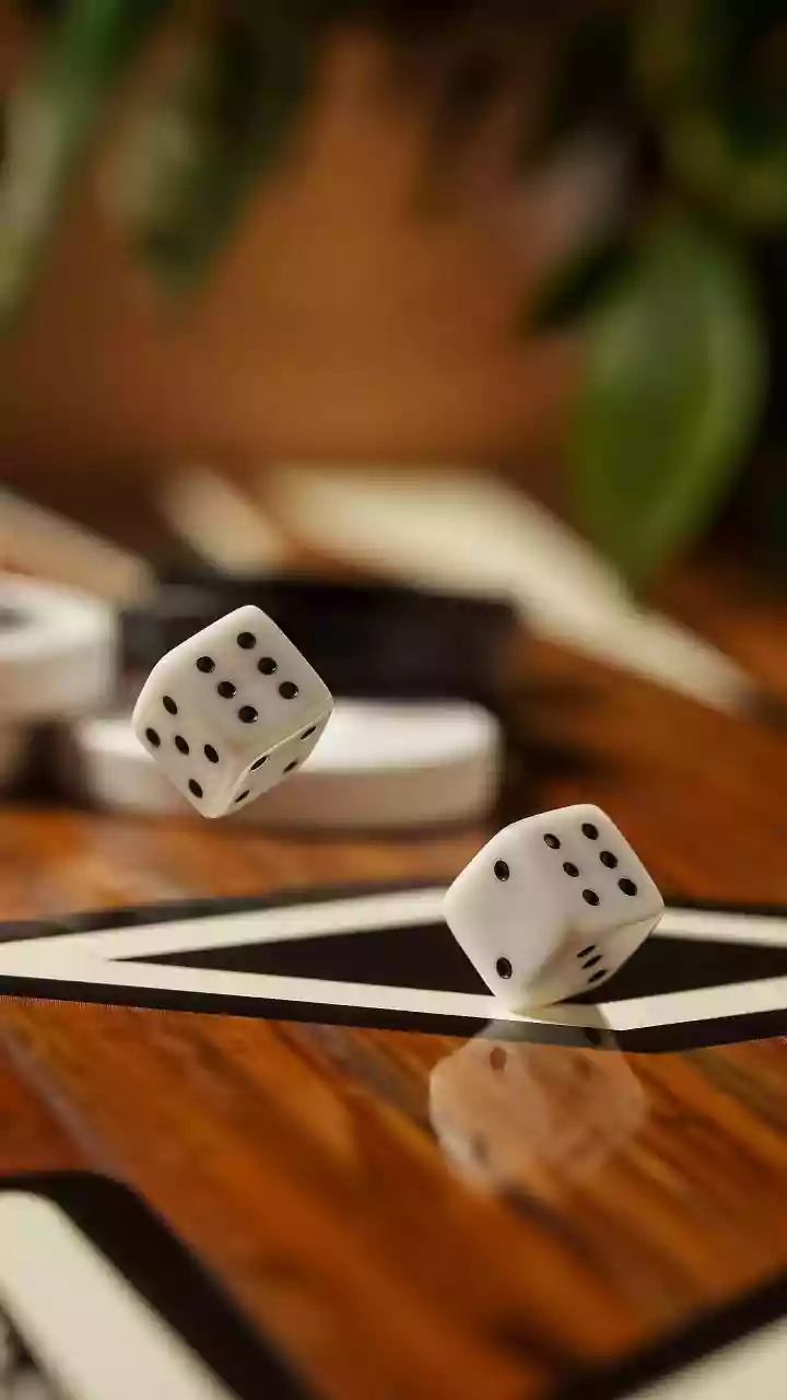 Tabuleiro de jogo medieval é descoberto em ruínas de banho público no Marrocos
