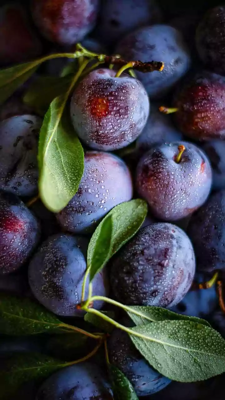 Plums v/s cherries: Which is better for your gut?