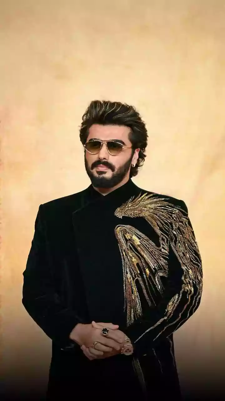 Arjun Kapoor Loses Cool Over Fan For Recording Him Without Permission | Watch Video