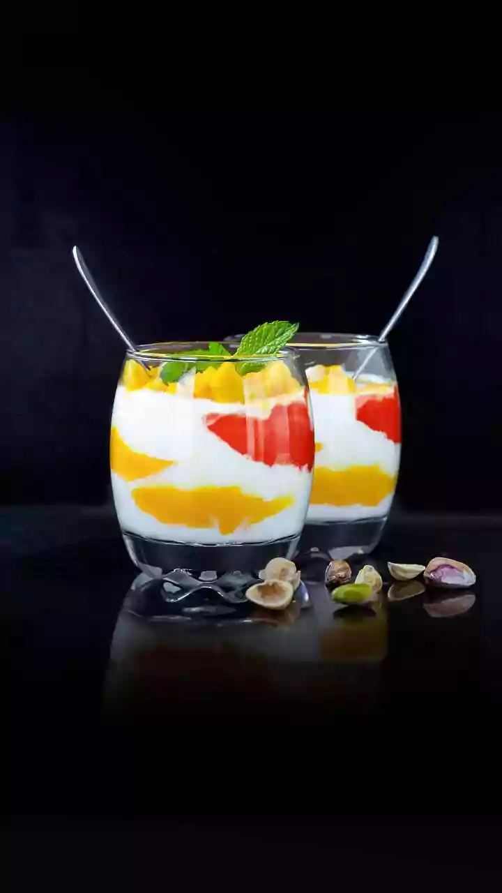 Whip Up a 5-Minute Pineapple Yogurt Parfait: Your Quick & Healthy Breakfast!