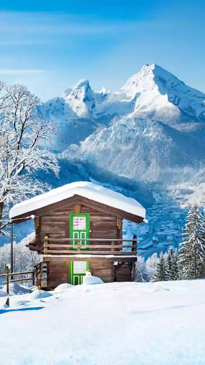 Melting slopes, crowded viewpoints – winter’s final rush