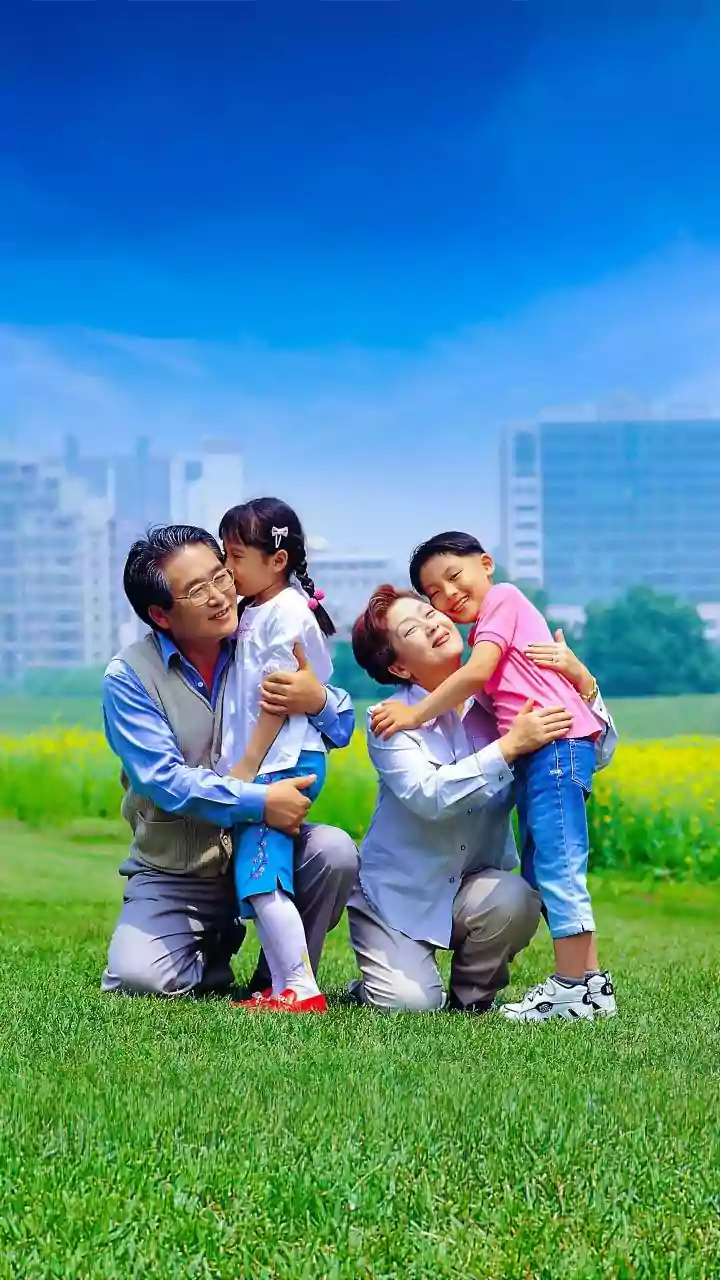 Decoding Family Bonds: Why Sons Bond with Moms and Daughters with Dads