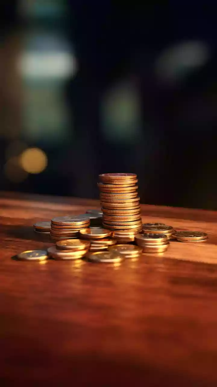 Govt employee, aide held in Rs 35,000 bribery case