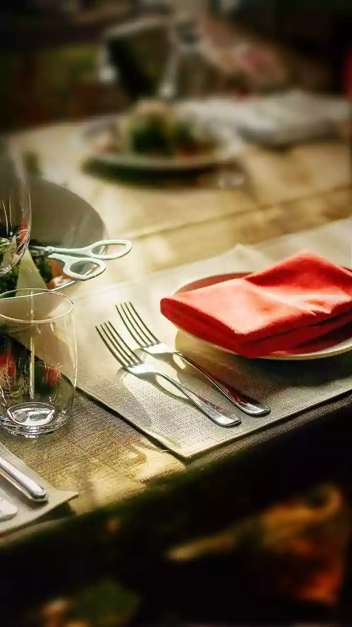 5 essential dining etiquette everyone should know