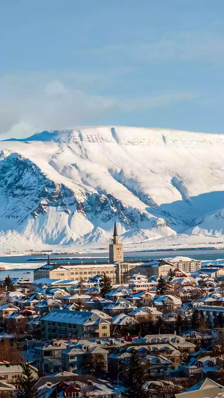 Temukan Kolam Termal Reykjavik: Relaksasi dan Kesehatan Menanti