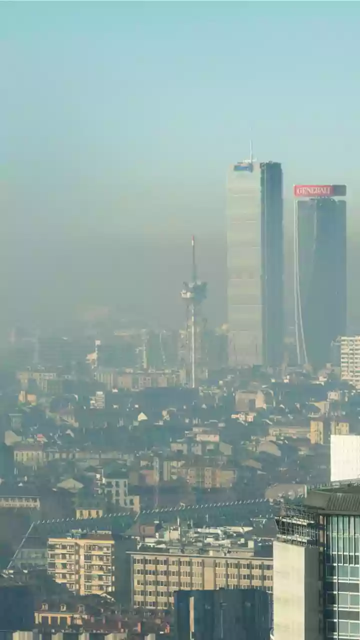 Air Pollution & Your Skin: 8 Signs to Watch