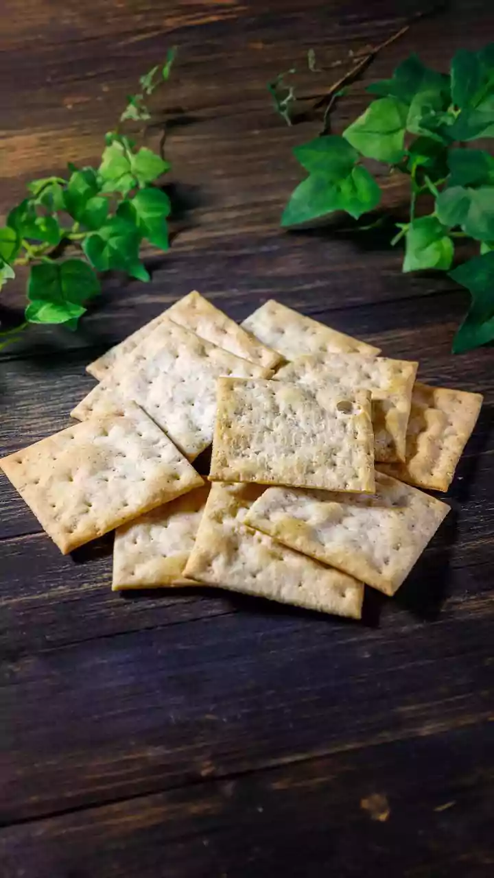 Vietnamese coconut crackers: A must-try snack