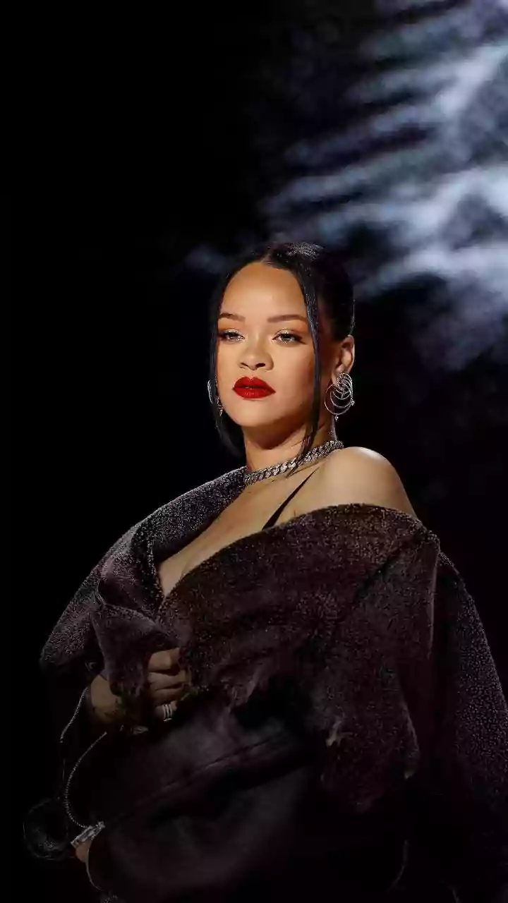 Rihanna's Mumbai Arrival: Flying Kisses and Buzz for Fenty Beauty's 'Ki Haveli'
