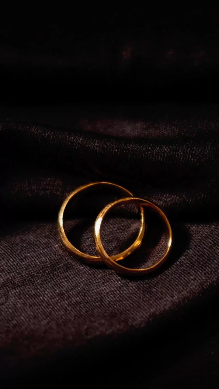 Aos 30 anos, ator revela que se casou'em segredo'com estrela de Hollywood