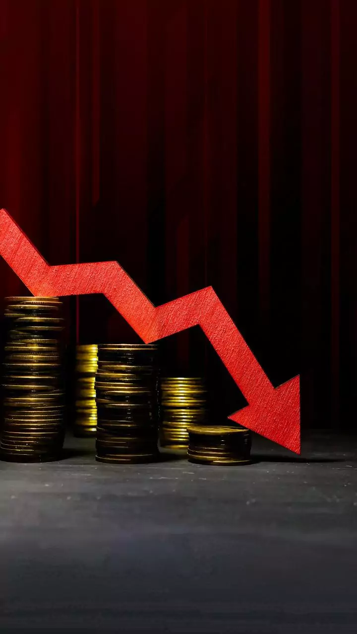 Mcap of 7 of top-10 most valued firms declines by Rs 35,439 cr; SBI biggest laggard