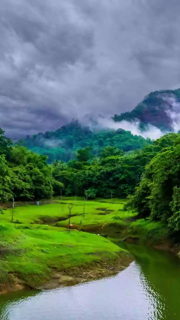Kerala monsoon hours away: Trivandrum sky darkens as IMD watches wind and cloud parameters