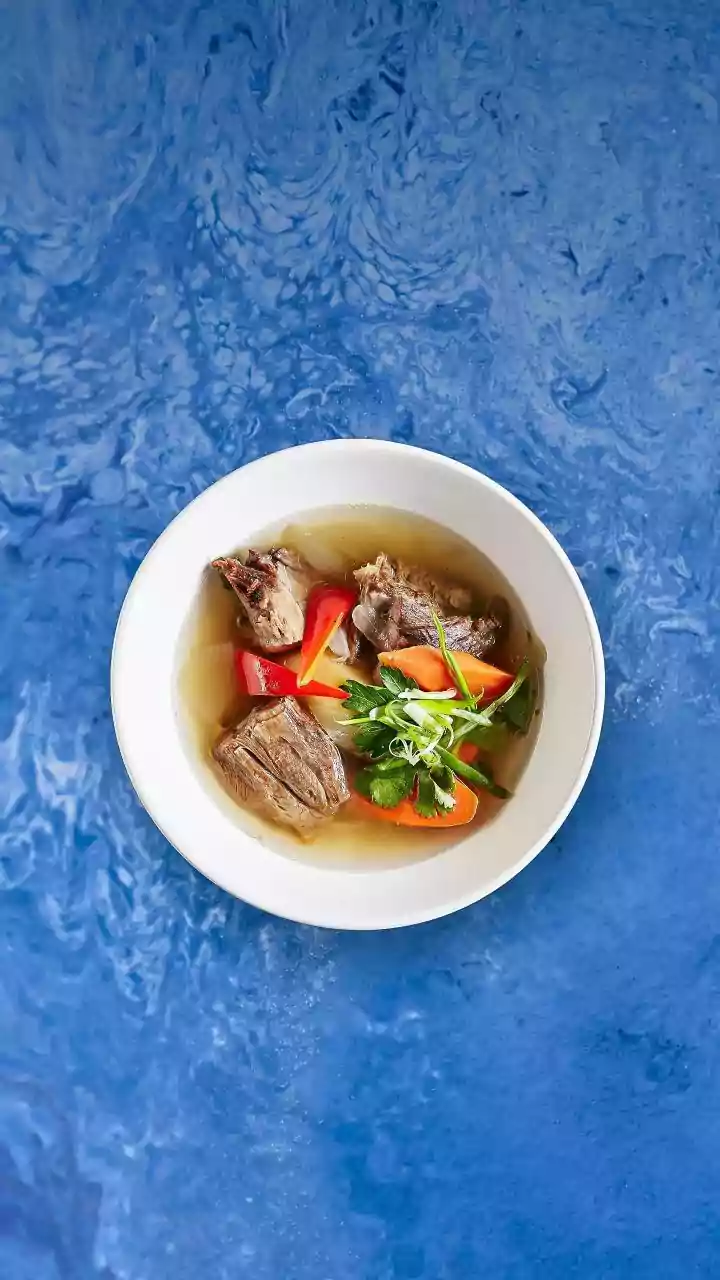 Sopa de carne com legumes: a receita saudável que aquece o corpo neste inverno
