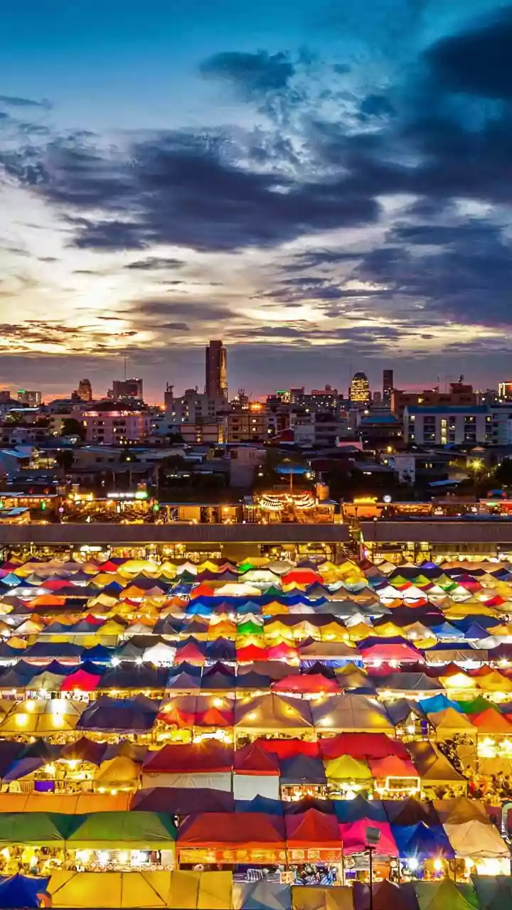 Local Eats: Savvy Travel and Culinary Delights