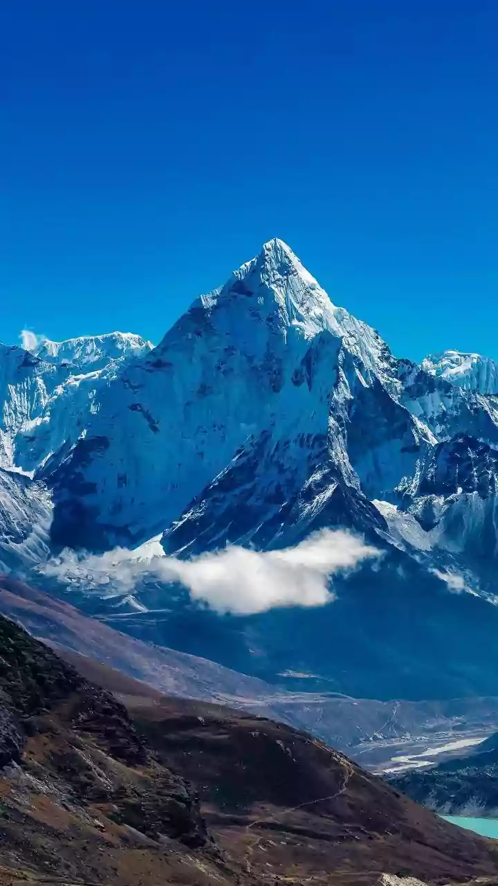 75-Year-Old Pune Gynaecologist Conquers Everest Base Camp Against All Odds