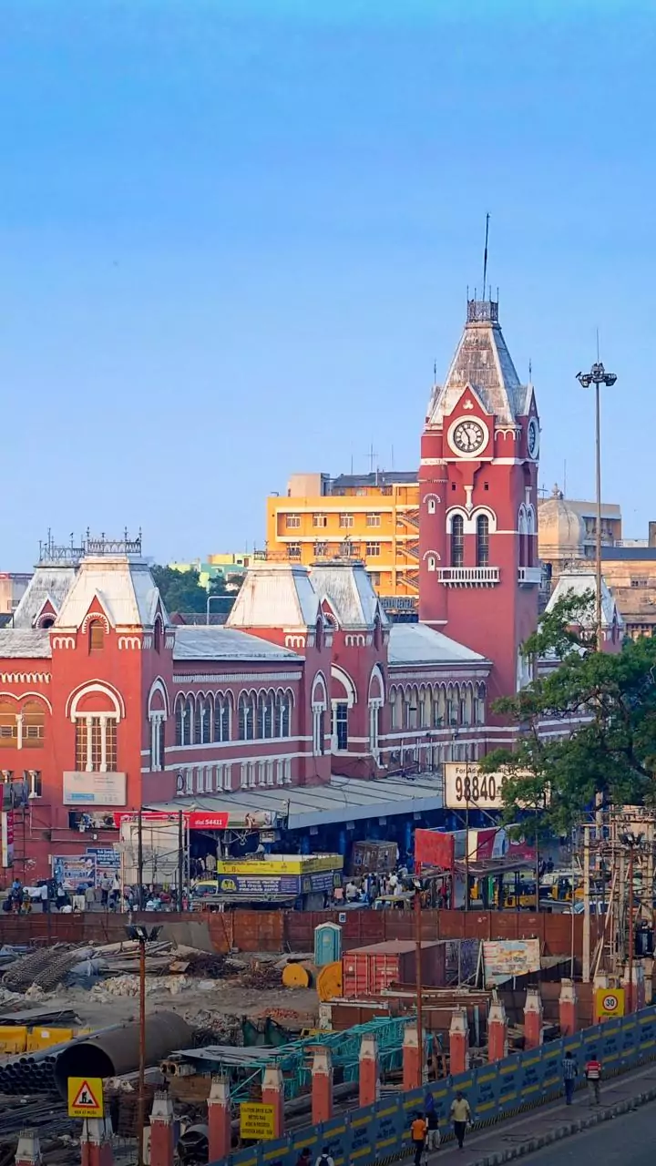 Palaniswami condemns 'house arrest' of  secondary teacher leaders, demands their immediate release