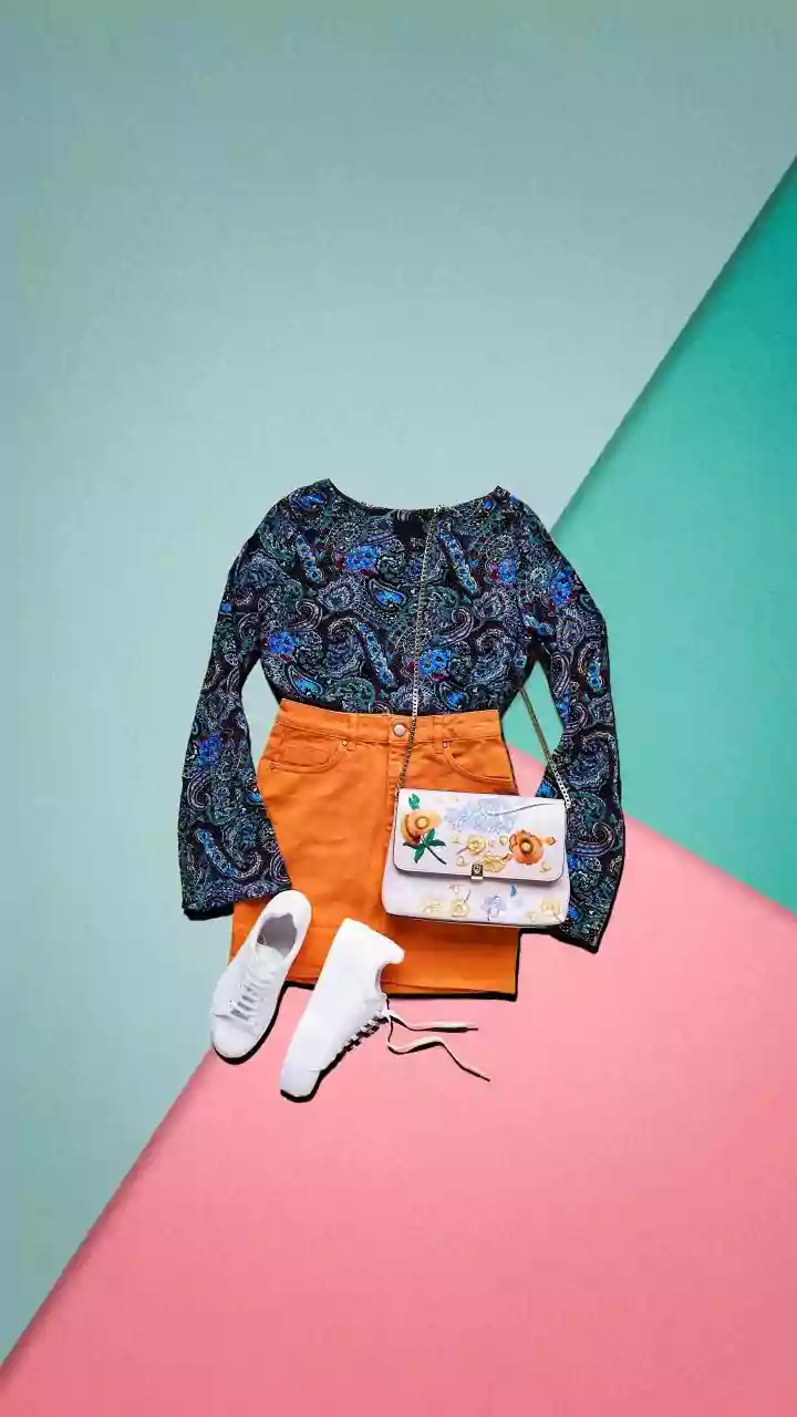 Tetap Tampil Modis! Ini Tips Outfit Musim Hujan Wanita ke Kampus