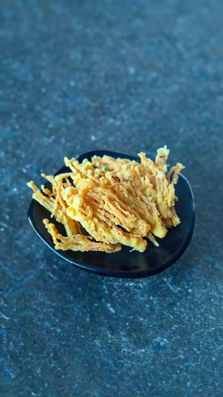 How crispy pan-fried snacks showcase the culinary versatility of sourdough discard starters