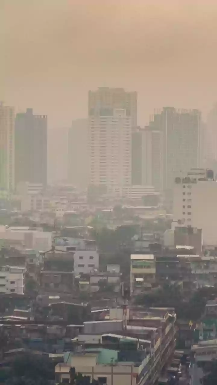 Delhi wakes up to thick smog amid severe air quality, GRAP IV invoked