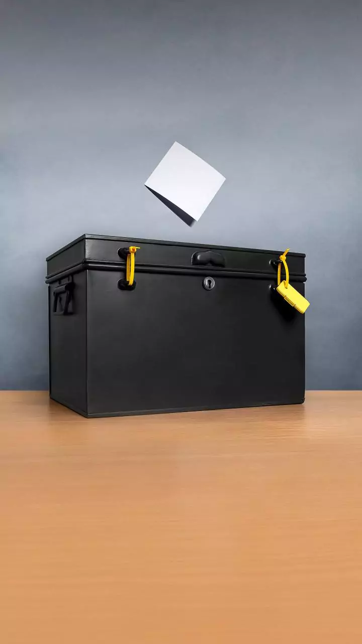 After 17 years in exile, BNP leader Tarique Rahman returns to Dhaka to rousing welcome