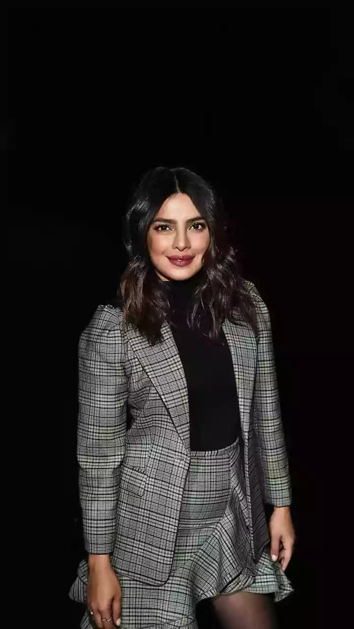 Golden Globes 2026: Priyanka Chopra, Blackpink's Lisa Join George Clooney, Julia Roberts As Presenters