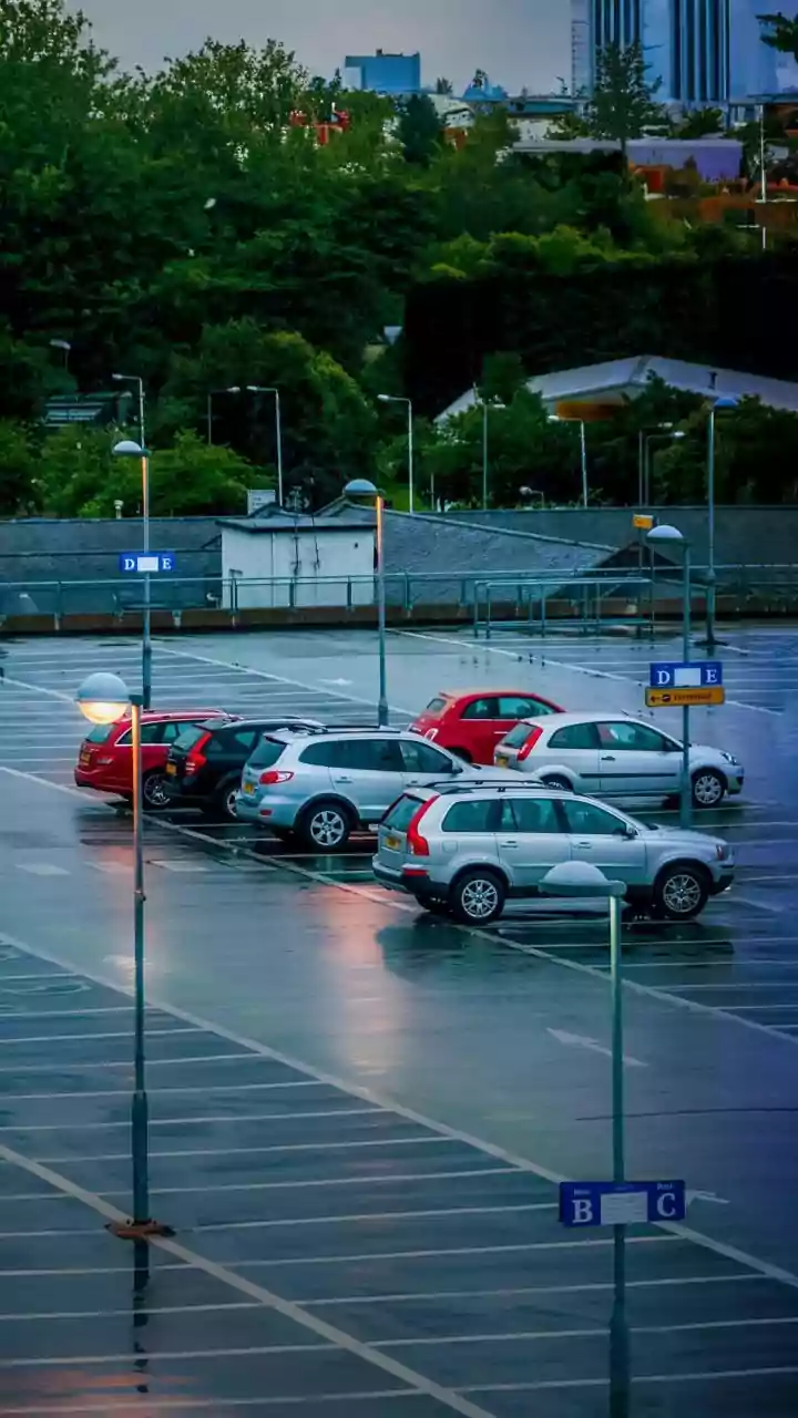A Fare Comparison Should Include Cabs, Parking and Airport Time