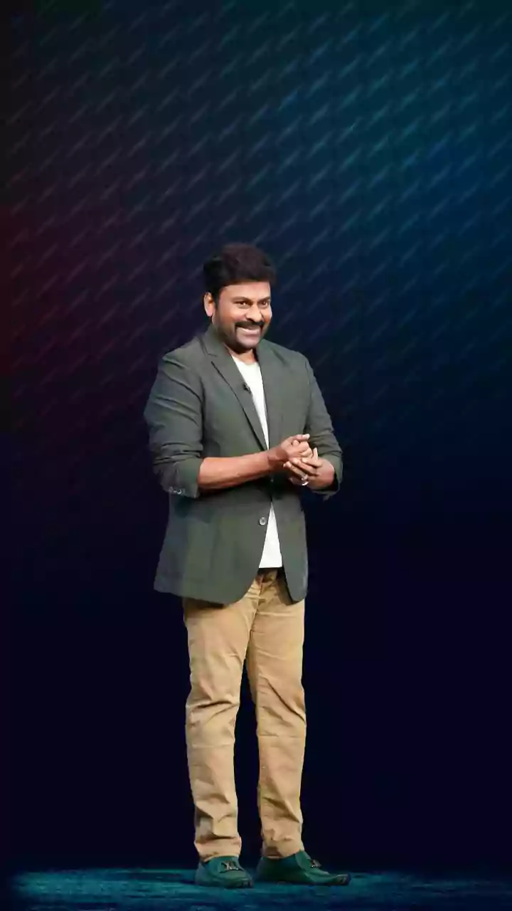 Chiranjeevi Embraces a Moved Anil Ravipudi Following the Favorable Reception of Mana Shankara Vara Prasad Garu