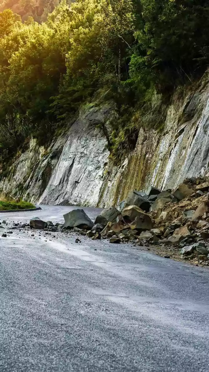 Landslide at Palchuram Disrupts Kannur-Wayanad Traffic