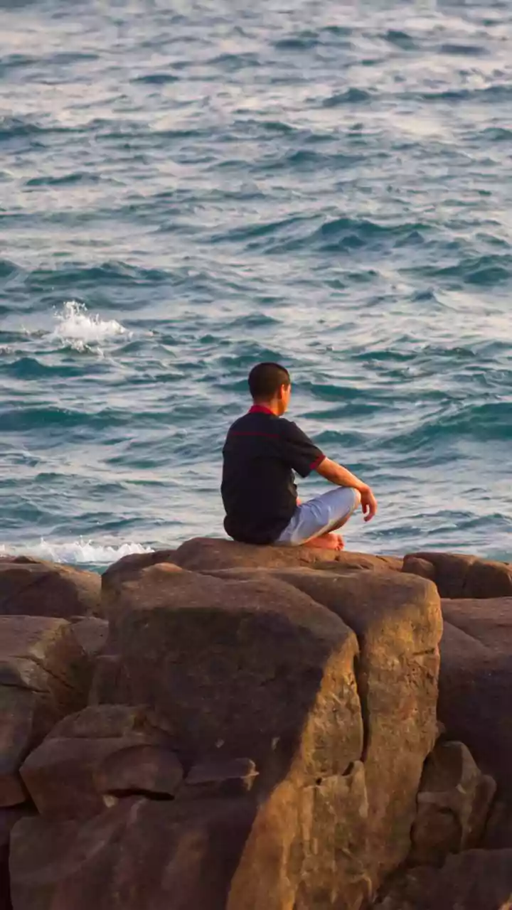 Mastering Inner Peace: The Bhagavad Gita's Ocean Analogy for Quieting Overthinking