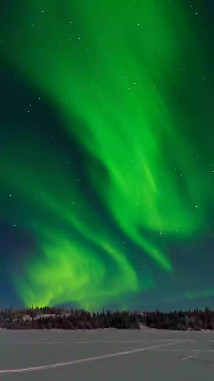 Solar Maximum Phenomenon Why Increased Solar Energy Creates Auroras And Telecom Interference