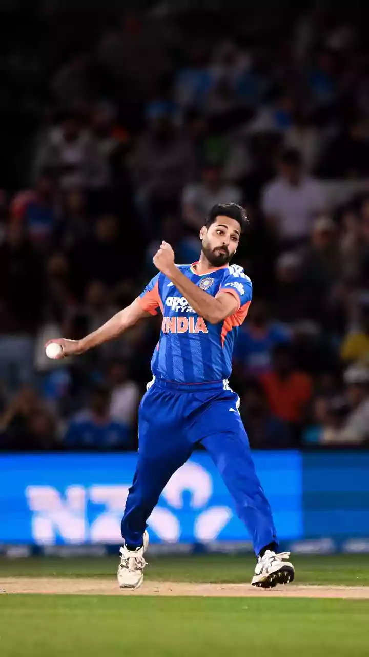 Bhuvneshwar Kumar dismisses Daryl Mitchell in second T20I vs New Zealand to record his first international wicket in 4 years