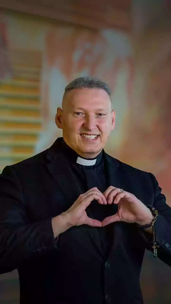 Padre Marcelo Rossi mostra antes e depois de transformação: 'Treino abençoado'