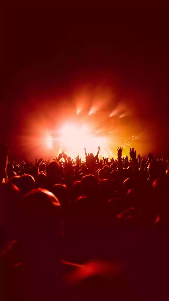 Bangladesh Unrest: Renowned Singer James' Concert Attacked By Mob In Faridpur; Stones, Bricks Hurled | Video