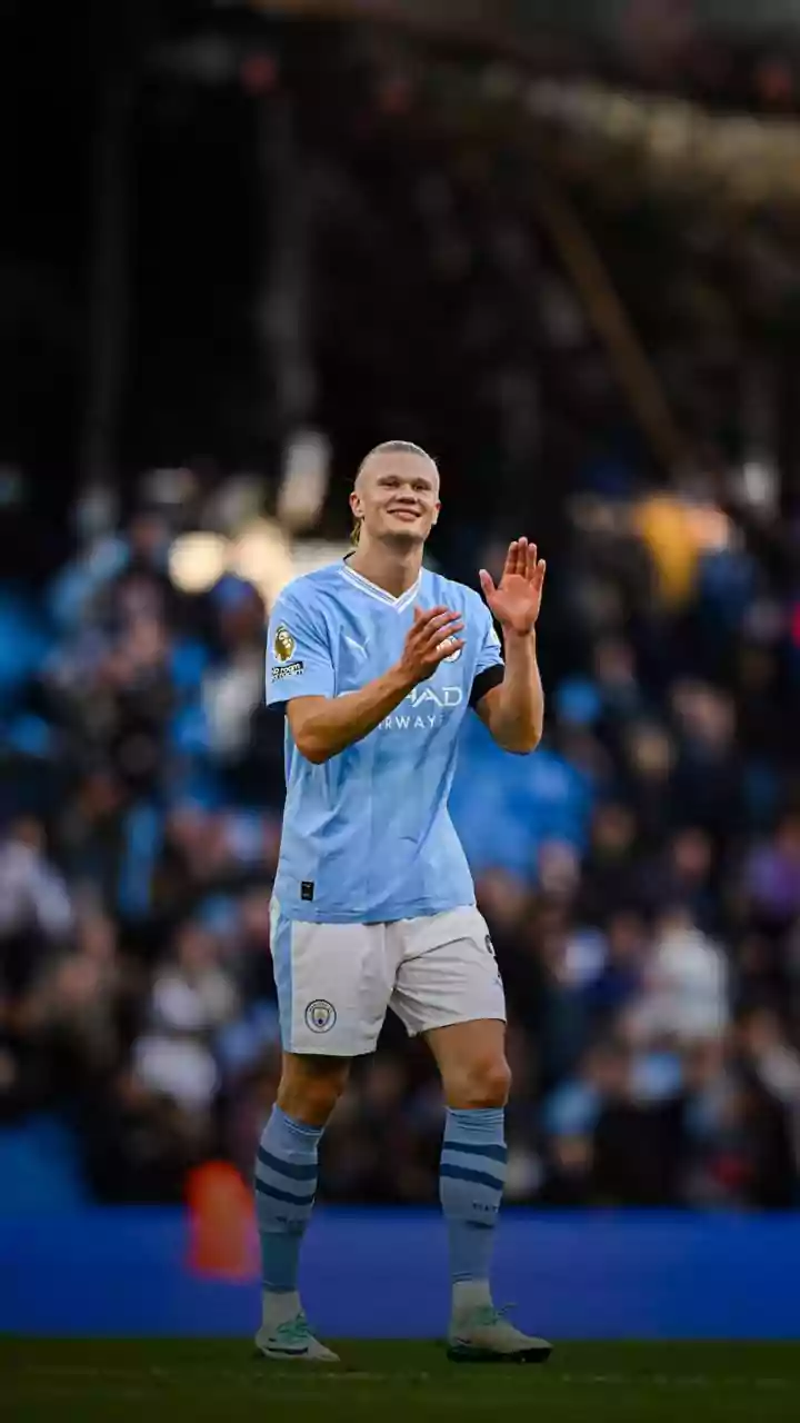 Manchester City Thrashes Chelsea 3-0 To Close Gap On Arsenal In Title Race