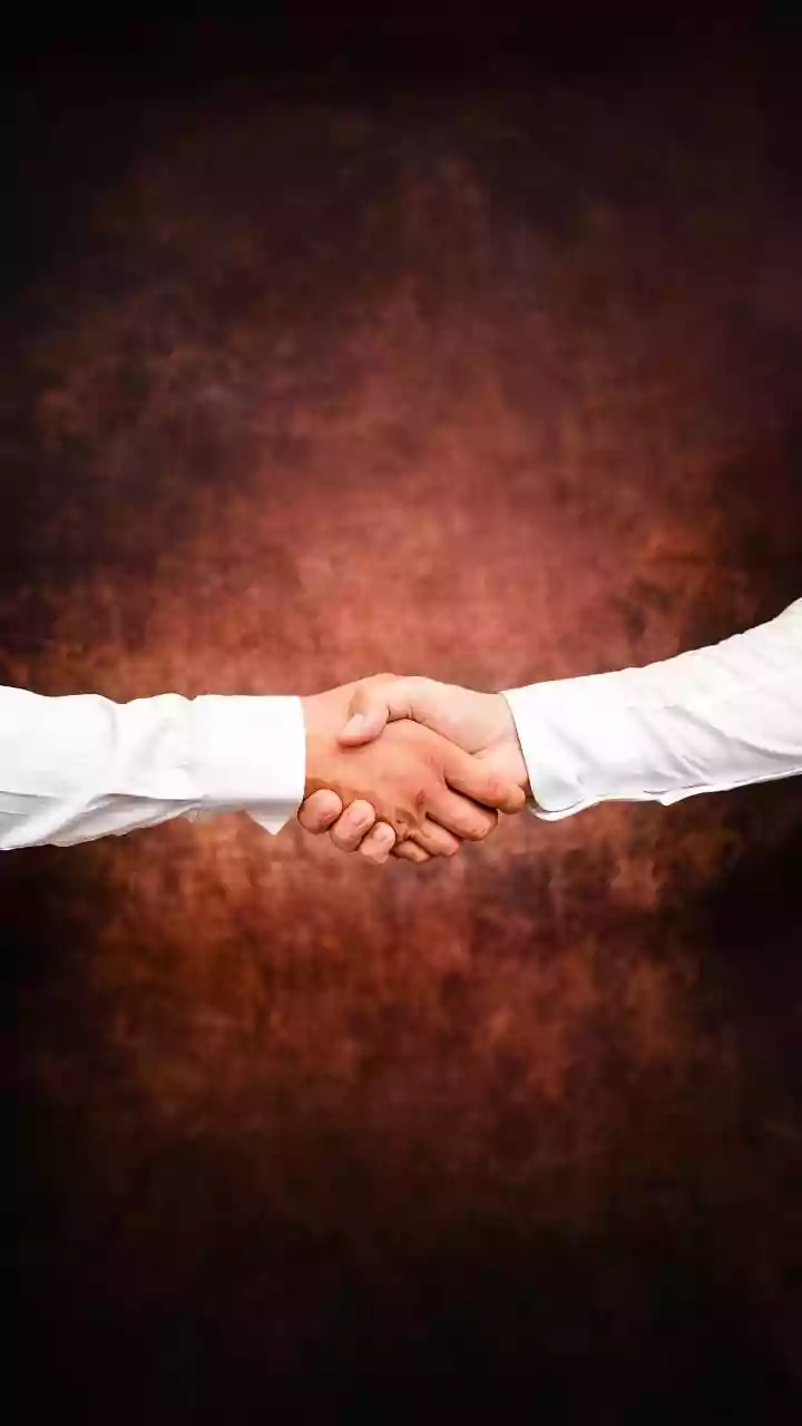 Simple handshake tips everyone should know